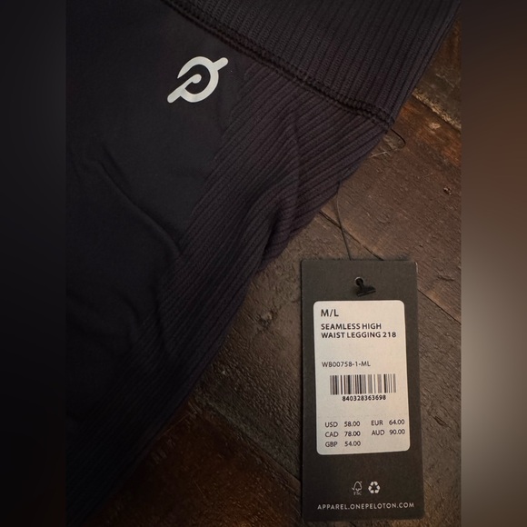 NWT Peloton Seamless High Rise Leggings in BlacK. XS/S and M/L ARE AVAILABLE - Picture 6 of 7